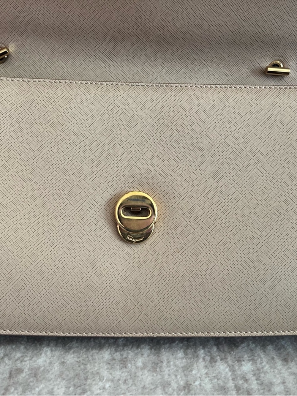Salvatore Ferragamo Beige Saffiano Leather Vara Bow Chain Bag - Picture 3 of 9